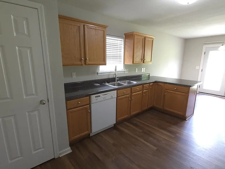 105 Zippo Pine Dr — Photo 6