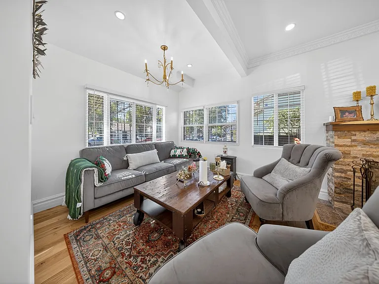 327 Vine St — Photo 10