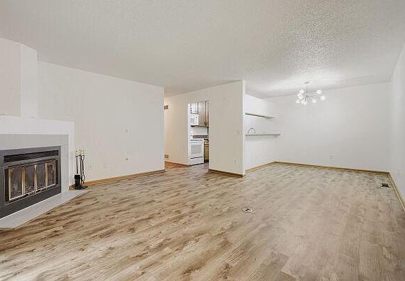3rd image of 8777 Jasmine Ln