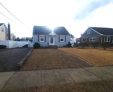 572 Chamberlin Street, East Meadow, NY, 11554