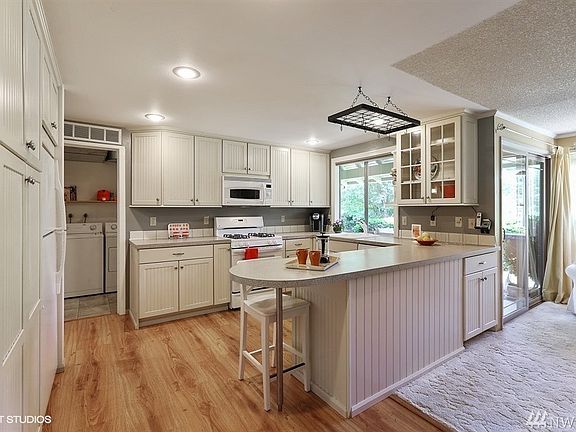 4th image of 2537 175th Ave NE