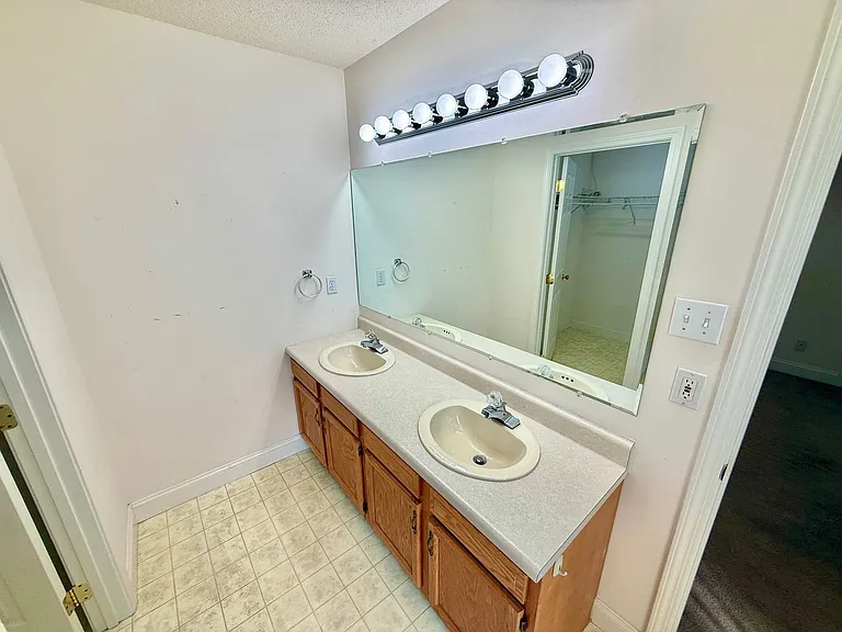 1909 Rommel Dr — Photo 28