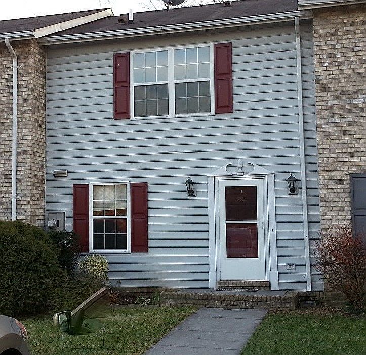1st image of 202 Freeton Ct