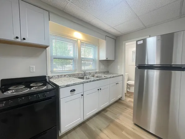 45 Ashland St, Manchester, NH 03104