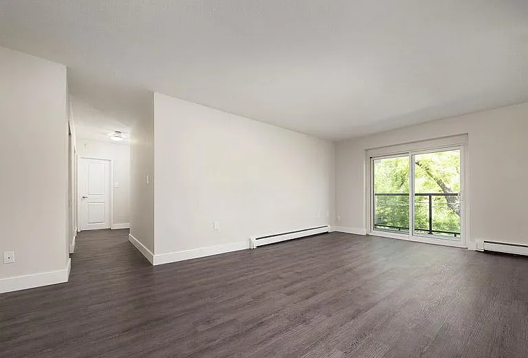 470 Wellington St N — Photo 18