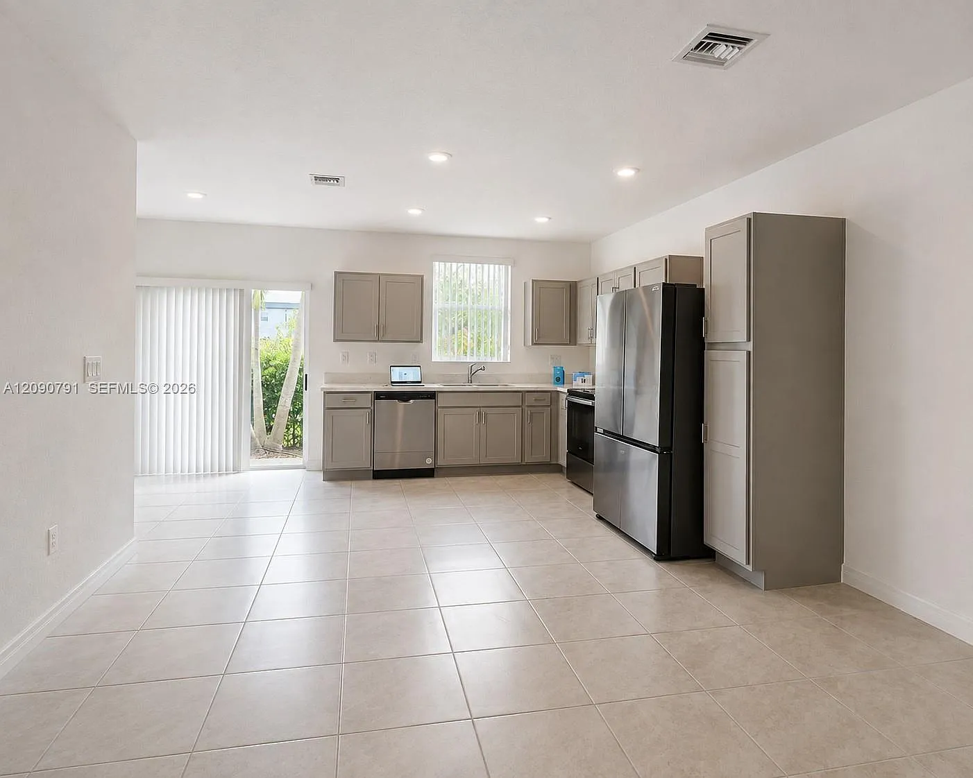 364 NW 8th Ct — Photo 2