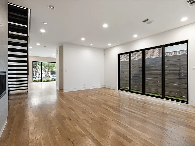3526 Asbury St — Photo 15