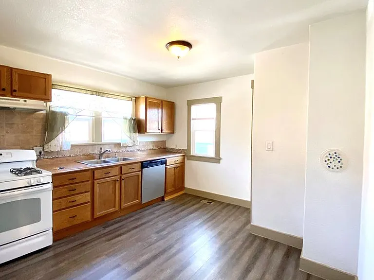 15 Swope Ave — Photo 3