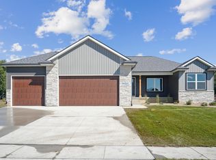 3909 Broomfield Dr, Cedar Falls, IA 50613
