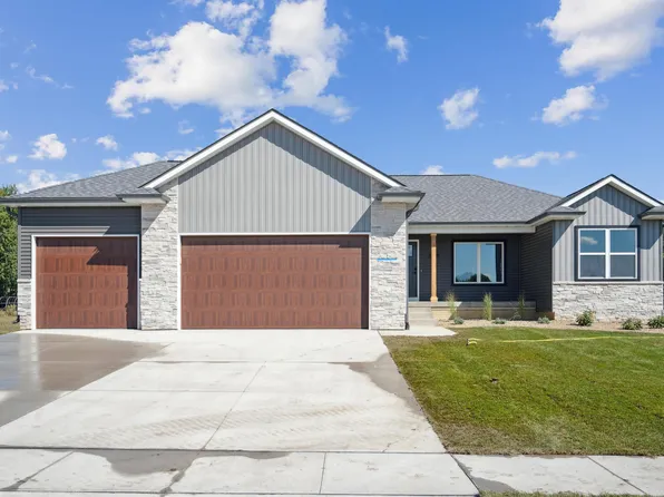 3909 Broomfield Dr, Cedar Falls, IA 50613