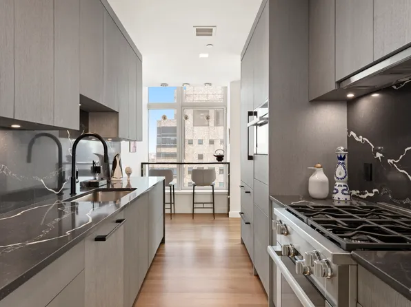 400 East 67th Street image 3 of 8