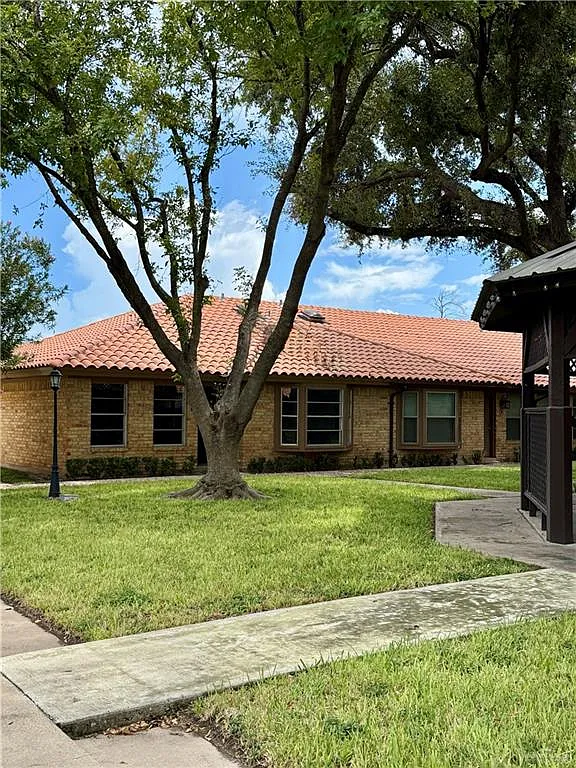 3 bed, 2.0 bath, 1371 sqft, $1,500 — Photo 1