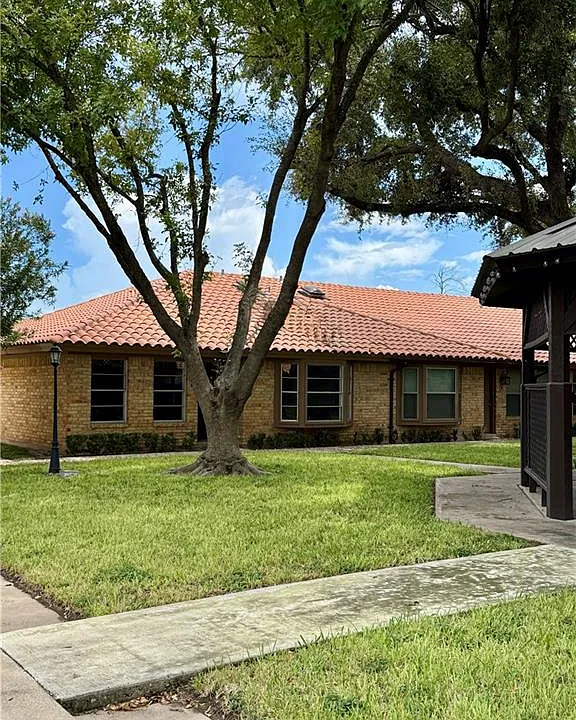 900 E Dallas Ave #20
