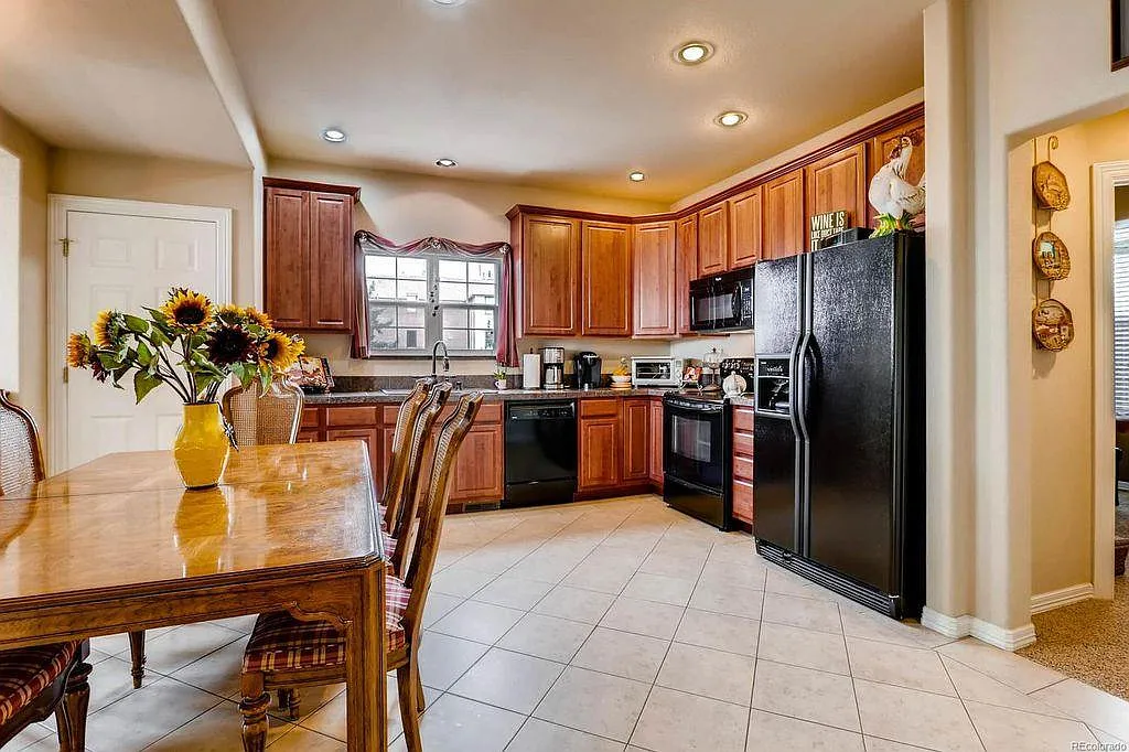 3 bed, 1851 sqft, $2,640 — Photo 4