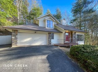305 Secretariat Ln, Fairview, NC 28730