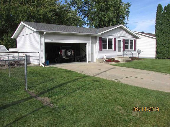 2nd image of 407 Lincoln Dr NE