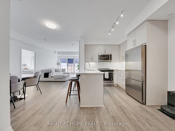 3rd image of 65 Oneida Cres #903