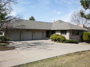 2213 Ferris Ln, Roseville, MN 55113
