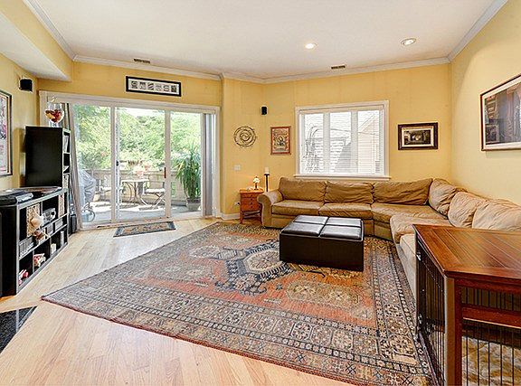 4th image of 2555 W Leland Ave APT 207