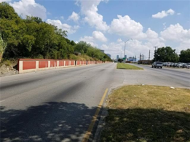 2nd image of 1422 Jacksboro Hwy