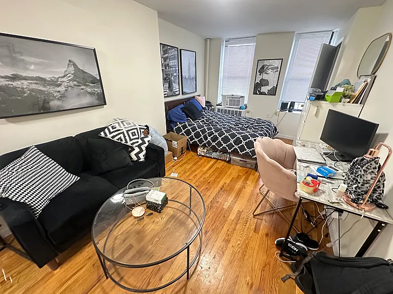 326 E 6th St #6 — Photo 3