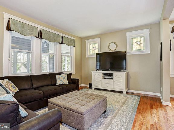 5th image of 214 Shady Nook Ct