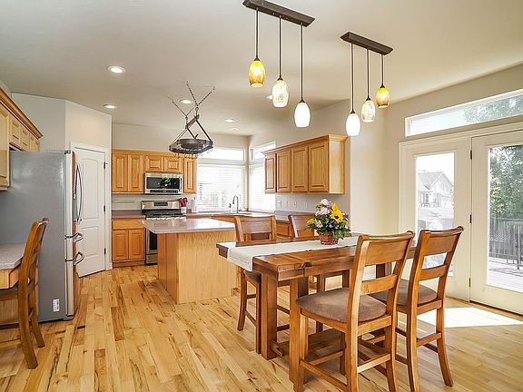Dining/kitchen