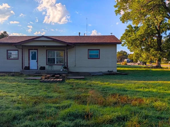 121 W 3rd St, Fargo, OK 73840