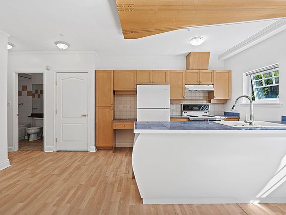 4th image of 3027 W 7th Ave