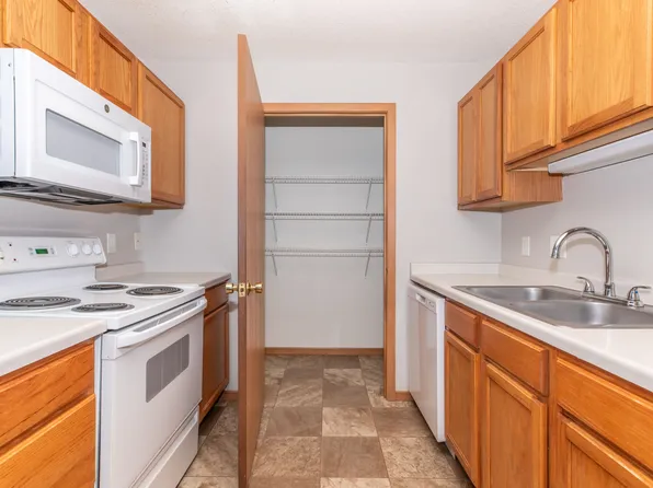 911 41st St NW, Rochester, MN
