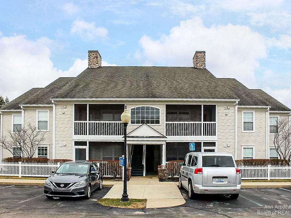 1st image of 2650 S Knightsbridge Cir