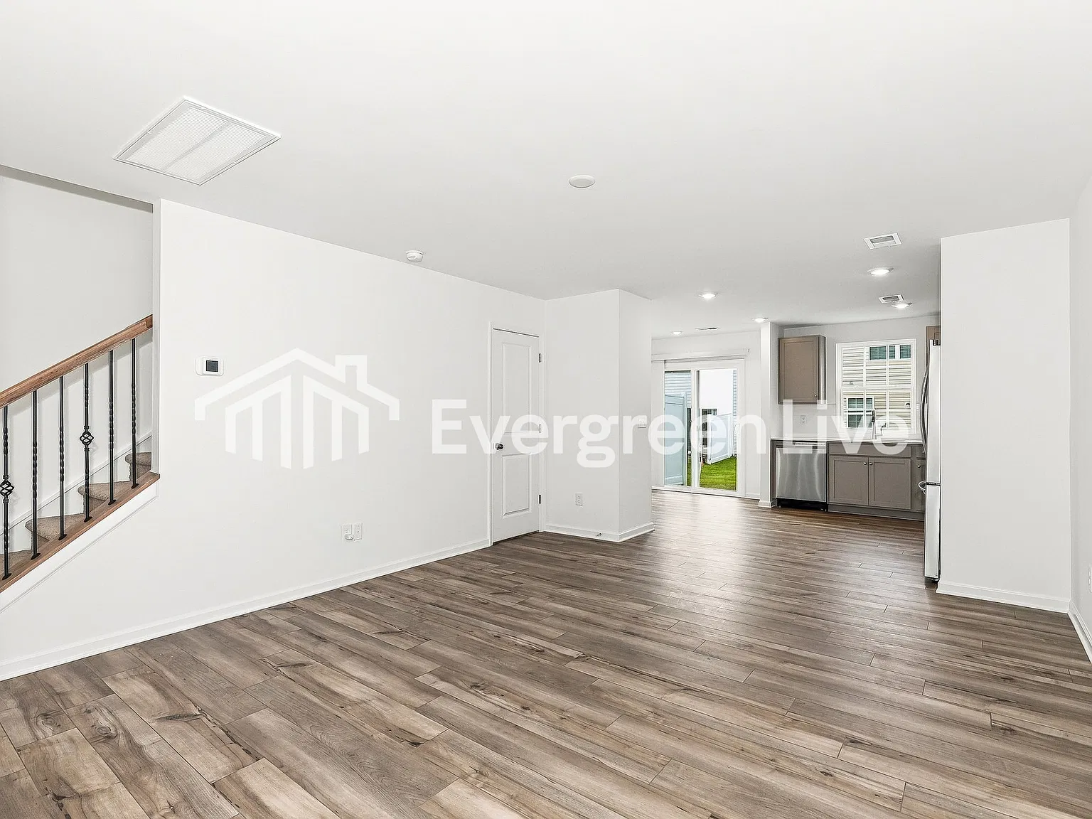 3 bed, 2.5 bath, 1346 sqft, $1,750 — Photo 2