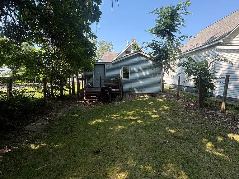 202 Van Buren St — Photo 3