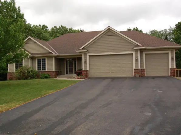 221 E 105th Street Cir, Bloomington, MN 55420