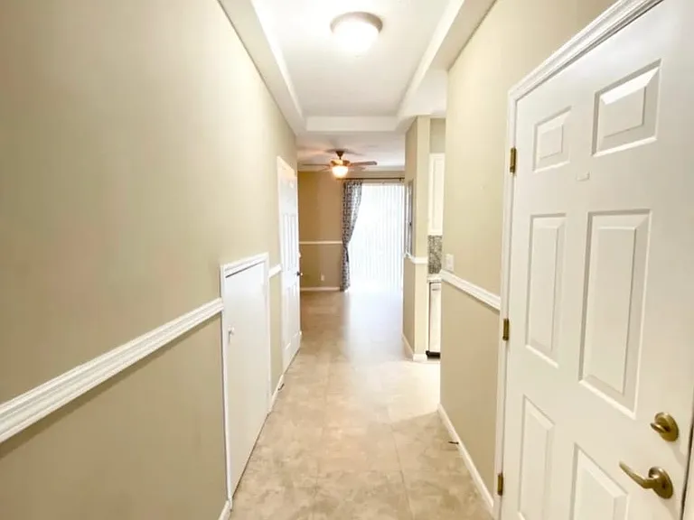 2557 Riverside Dr — Photo 4
