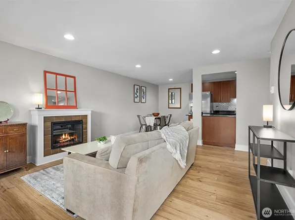 21301 48th Avenue W #A104, Mountlake Terrace, WA 98043