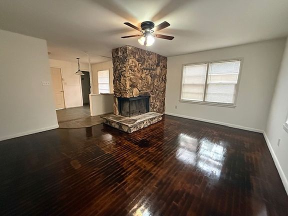 3rd image of 3042 Grand Ave