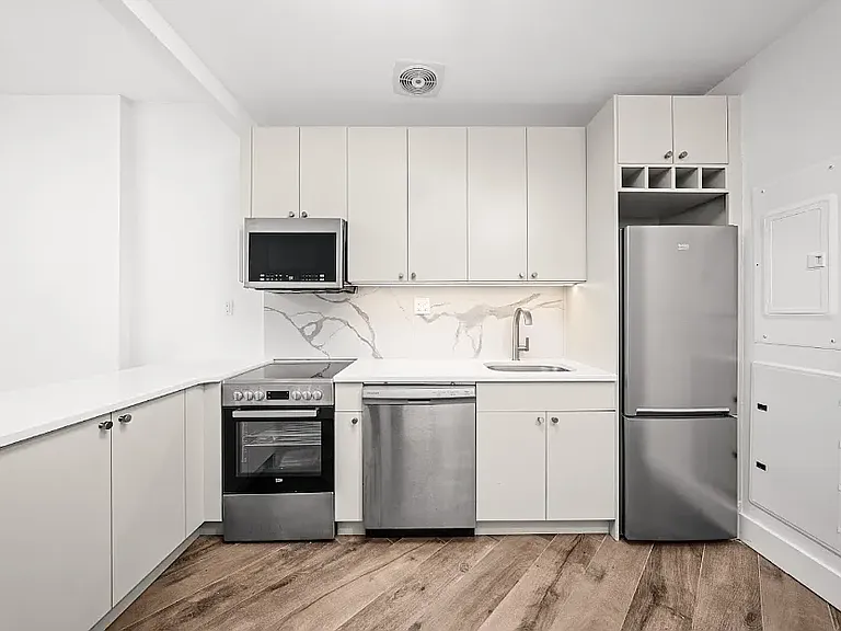 706 Ocean Pkwy #5D — Photo 3