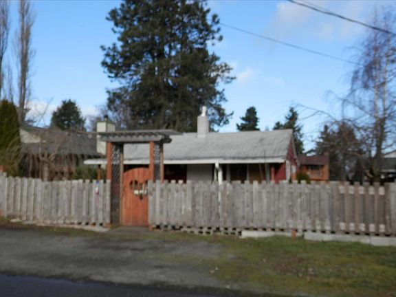 2nd image of 6227 27th St NE