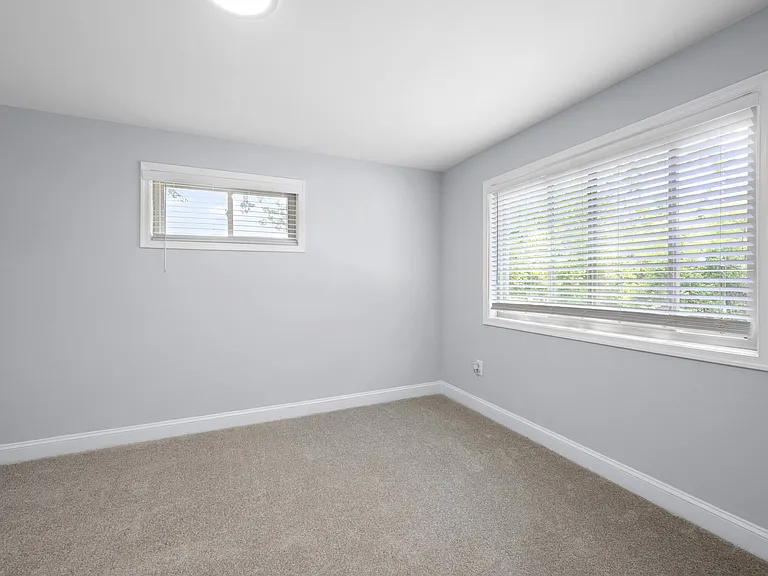 Bren Mar Apartments — Photo 12