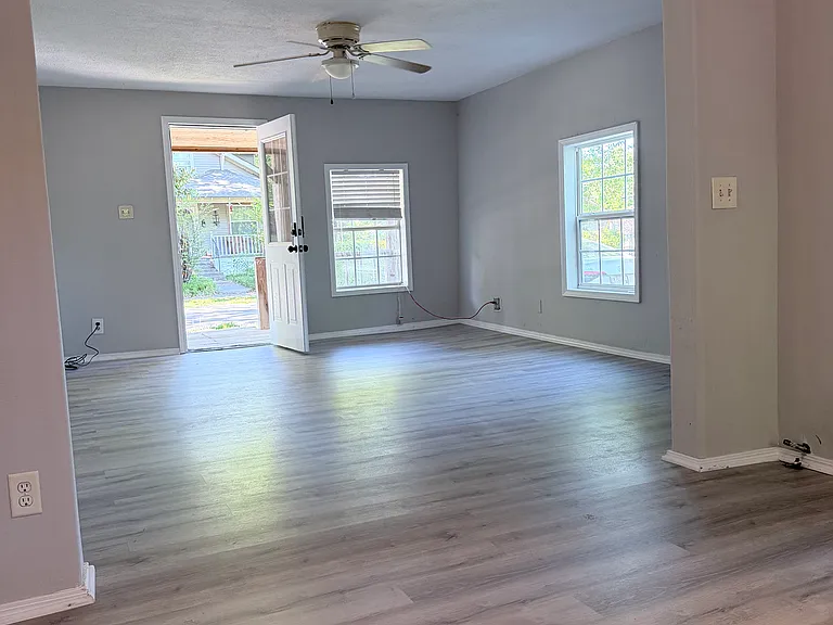 415 W Center Ave — Photo 2