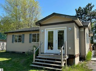 9111 Valley Rd NW, Rapid City, MI 49676