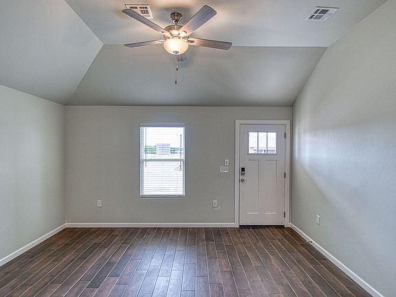 4th image of 2725 Clifton Ter