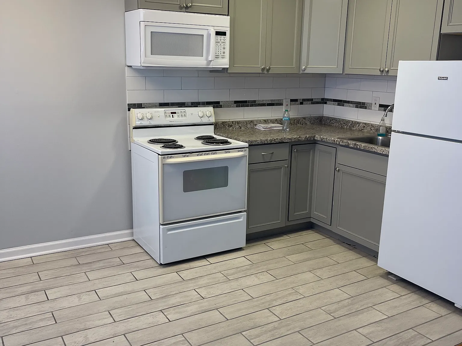 2 bed, 950 sqft, $1,650 — Photo 2