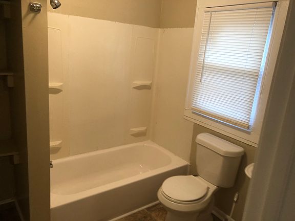 3rd image of 6839 Myrtle Ave