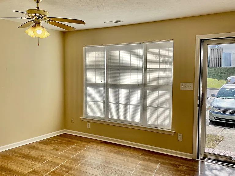 194 Mulberry Cir #1 — Photo 4