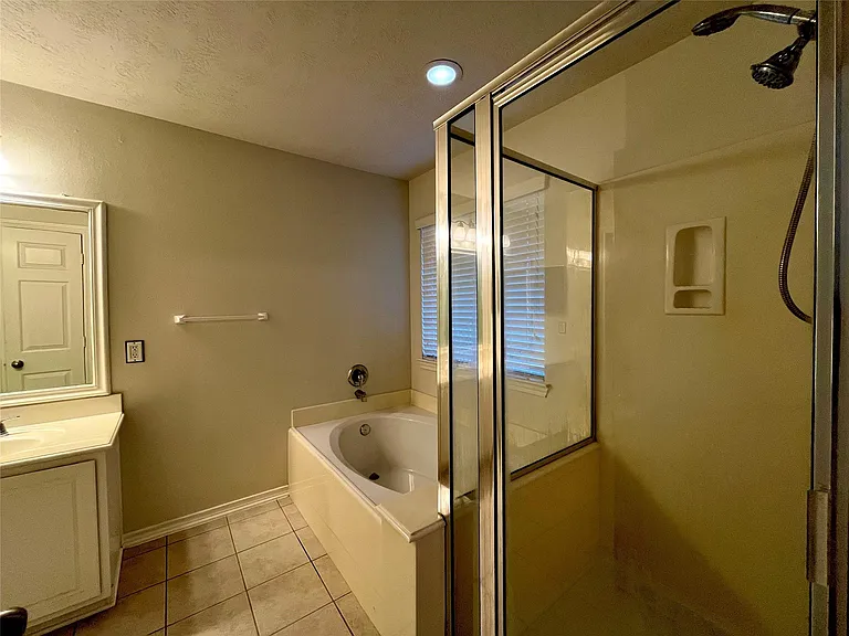 6111 Morningshire Ln — Photo 19
