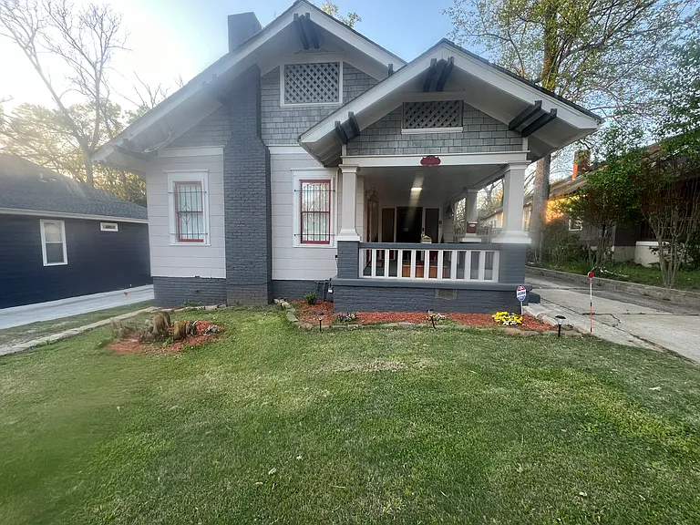 1843 Lakewood Ave SE — Photo 1
