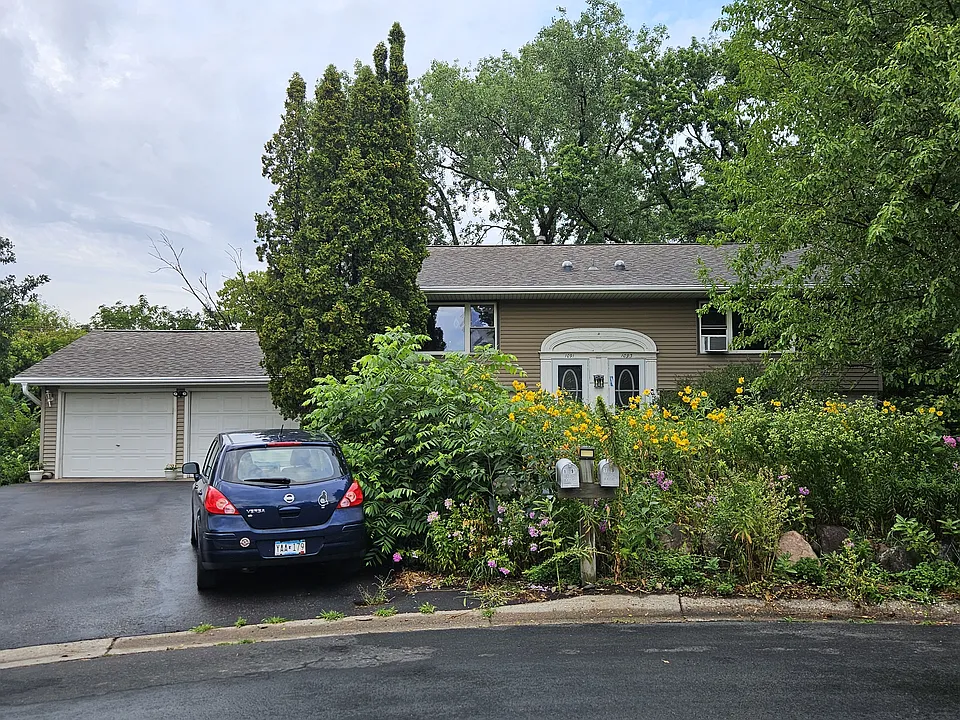 1093 Polk Cir NE