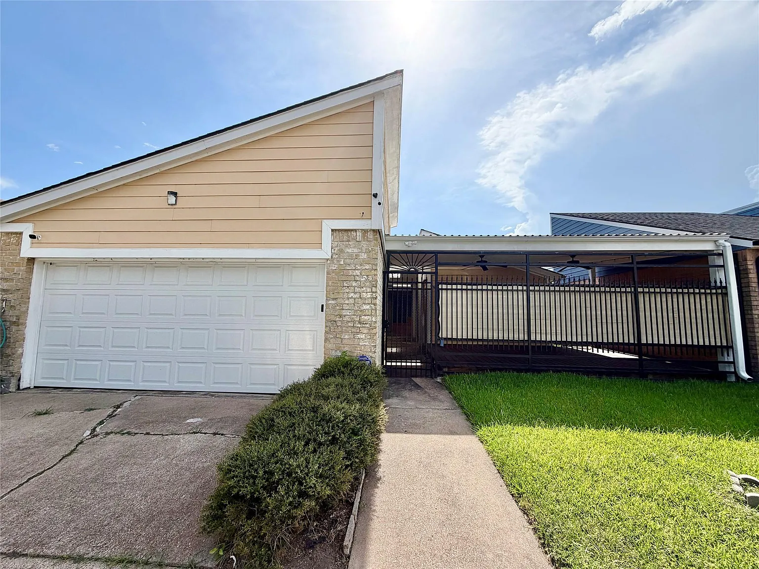 3 bed, 2.0 bath, 1822 sqft, $1,900 — Photo 4